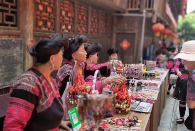 Tour privado de 8 días desde Yangshuo a Kaili Tour privado de 8 días desde Yangshuo a Kaili