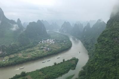 Excursión privada de medio día a las montañas de Xianggong y plantación de té de Yangshuo Excursión privada de medio día a las montañas de Xianggong y plantación de té de Yangshuo