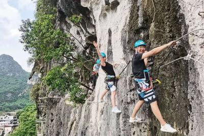 Yangshuo Via Ferrata con traslado privado de ida y vuelta desde el hotel Xingping Yangshuo Via Ferrata con traslado privado de ida y vuelta desde el hotel Xingping