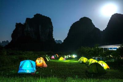 Camping (la puerta principal del parque Yangshuo) China