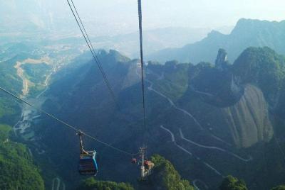 Tour privado de día completo de la montaña de Tianmen con el Skywalk Tour privado de día completo de la montaña de Tianmen con el Skywalk