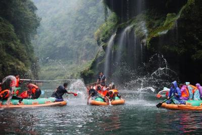 Excursión privada de un día de Rafting en el río Mengdong en Zhangjiajie Excursión privada de un día de Rafting en el río Mengdong en Zhangjiajie