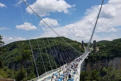 Excursión privada de un día a Zhangjiajie a la montaña Tianmen con el Skywalk Excursión privada de un día a Zhangjiajie a la montaña Tianmen con el Skywalk