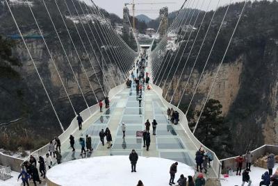 Excursión privada: Puente de cristal y lago Baofeng desde Zhangjiajie Excursión privada: Puente de cristal y lago Baofeng desde Zhangjiajie