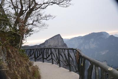 Tour de un día por el Parque Forestal Nacional de la Montaña Tianmen Tour de un día por el Parque Forestal Nacional de la Montaña Tianmen