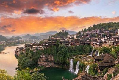 Excursión de un día para el rafting en el río Mengdong y la ciudad de Furong de mayo a octubre Excursión de un día para el rafting en el río Mengdong y la ciudad de Furong de mayo a octubre