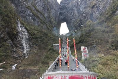 Excursión privada de 1 día al parque forestal nacional Zhangjiajie (Avatar) y a la montaña Tianmen Excursión privada de 1 día al parque forestal nacional Zhangjiajie (Avatar) y a la montaña Tianmen