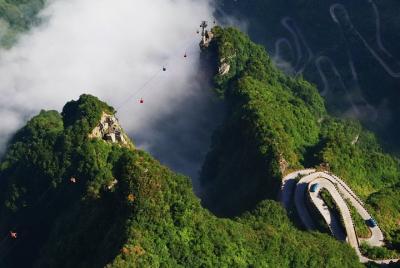 Excursión privada de un día al monte Tianmen y al museo local de folclore Excursión privada de un día al monte Tianmen y al museo local de folclore