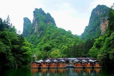 Excursión de 1 día al Gran Cañón de Zhangjiajie (Puente de cristal) y al lago Baofeng Excursión de 1 día al Gran Cañón de Zhangjiajie (Puente de cristal) y al lago Baofeng