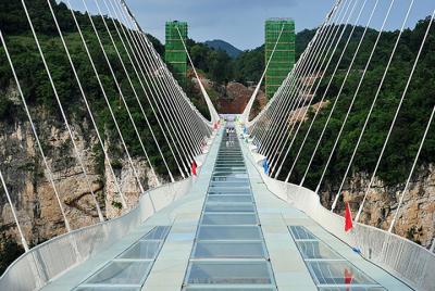 Tour privado por el puente de cristal del Gran Cañón de Zhangjiajie y el lago Baofeng Tour privado por el puente de cristal del Gran Cañón de Zhangjiajie y el lago Baofeng