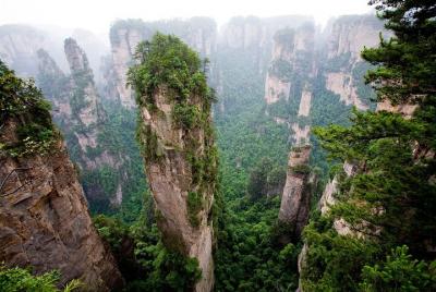 Excursión de 2 días al Parque Forestal Nacional de Zhangjiajie y al Puente de Cristal Excursión de 2 días al Parque Forestal Nacional de Zhangjiajie y al Puente de Cristal