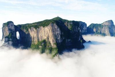 2 días Todos los aspectos más destacados de Zhangjiajie-Avatar Mountain + Mt.Tianmen + Glass Bridge 2 días Todos los aspectos más destacados de Zhangjiajie-Avatar Mountain + Mt.Tianmen + Glass Bridge