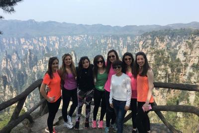 Montañas de 2 días Zhangjiajie Avatar con Gran Cañón y tour en el puente de vidrio Montañas de 2 días Zhangjiajie Avatar con Gran Cañón y tour en el puente de vidrio