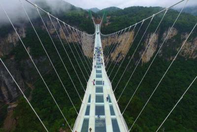 El tour privado de 2 días a Zhangjiajie incluye el Puente de Cristal y el Parque Nacional Forestal El tour privado de 2 días a Zhangjiajie incluye el Puente de Cristal y el Parque Nacional Forestal