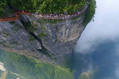 El tour privado de 3 días con Zhangjiajie incluye Mt.Tianmen y espectáculo nocturno El tour privado de 3 días con Zhangjiajie incluye Mt.Tianmen y espectáculo nocturno