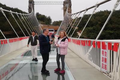 Excursión de aventura al Parque Forestal Nacional de Zhangjiajie y al Puente de Cristal Excursión de aventura al Parque Forestal Nacional de Zhangjiajie y al Puente de Cristal