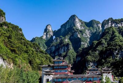 Excursión privada de 4 días al paquete Zhangjiajie, que incluye almuerzo Excursión privada de 4 días al paquete Zhangjiajie, que incluye almuerzo
