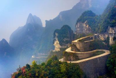 Excursión privada de un día de la montaña Tianmen con Tianmen Fox Fairy Show VIP Seat Excursión privada de un día de la montaña Tianmen con Tianmen Fox Fairy Show VIP Seat