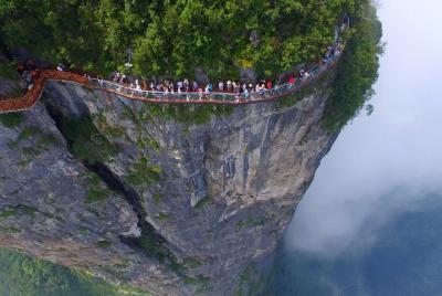 3 Tour de un día completo en Zhangjiajie Mt.Tianmen / Avatar Mountain / Grand Canyon / Glass Bridge 3 Tour de un día completo en Zhangjiajie Mt.Tianmen / Avatar Mountain / Grand Canyon / Glass Bridge