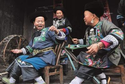 Recorrido de 4 días por la "Ventana" de West Hunan-Zhangjiajie + Miao Minority Village + Fenghuang Recorrido de 4 días por la