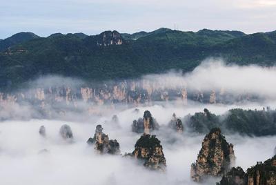 Excursión privada de un día a Zhangjiajie con el Gran Cañón y la cueva del dragón amarillo Excursión privada de un día a Zhangjiajie con el Gran Cañón y la cueva del dragón amarillo