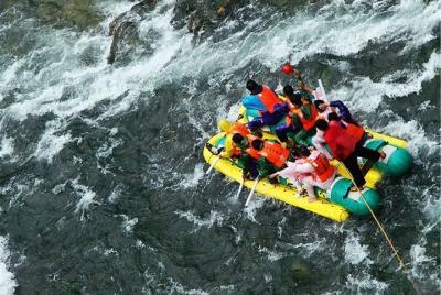 Mengdong River Rafting Adventure y Furong Old Town Tour privado Mengdong River Rafting Adventure y Furong Old Town Tour privado