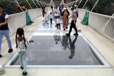 Zhangjiajie Grand Canyon Glass Bridge & Baofeng Lake Day Tour Zhangjiajie Grand Canyon Glass Bridge & Baofeng Lake Day Tour