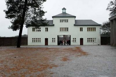 Excursión privada de medio día desde Berlín al campo de concentración de Sachsenhausen Excursión privada de medio día desde Berlín al campo de concentración de Sachsenhausen