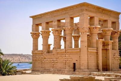 Asuán: visita guiada privada a High Dam, el obelisco y el templo de Philae en barco Asuán: visita guiada privada a High Dam, el obelisco y el templo de Philae en barco