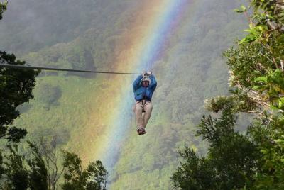 3 horas de la experiencia de tirolina extrema más larga y más alta en Monteverde 3 horas de la experiencia de tirolina extrema más larga y más alta en Monteverde