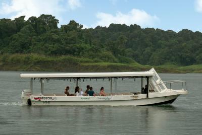 Traslado privado Cruce de lagos de Monteverde a Arenal De 1 a 6 pasajeros Traslado privado Cruce de lagos de Monteverde a Arenal De 1 a 6 pasajeros