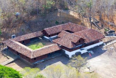 Parque Nacional Santa Rosa y visita a la ciudad de Liberia Parque Nacional Santa Rosa y visita a la ciudad de Liberia