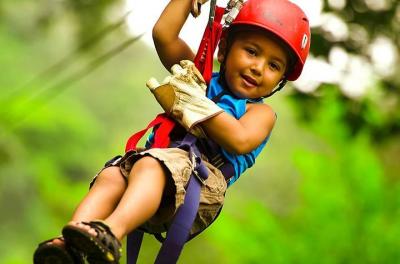 Excursión de aventura de día completo: con dosel de la selva, paseo a caballo, tobogán de agua y aguas termales naturales desde Playa Flamingo