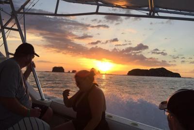 Tour privado en barco al atardecer en el Golfo de Papagayo