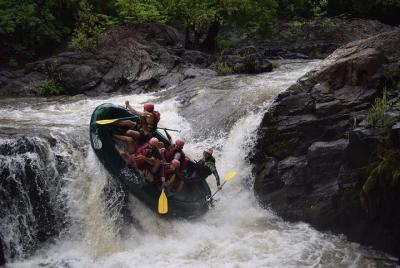 Rafting clase III y IV en el río Tenorio desde Playa Hermosa Rafting clase III y IV en el río Tenorio desde Playa Hermosa