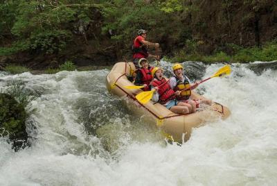 Rafting privado en aguas bravas clase 3 y 4 en Río Tenorio