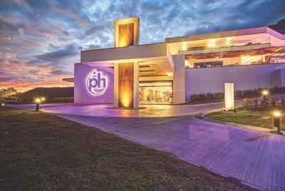 Servicio de traslado desde el aeropuerto de Liberia a Planet Holl Servicio de traslado desde el aeropuerto de Liberia a Planet Holl