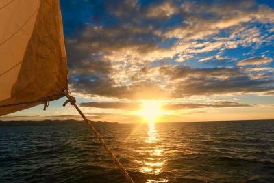 Excursión de medio día de navegación y esnórquel al atardecer