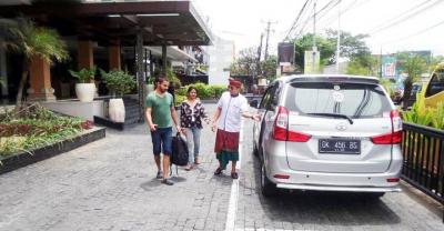 Alquiler de coches privados en Bali con conductor por BaliCab Alquiler de coches privados en Bali con conductor por BaliCab