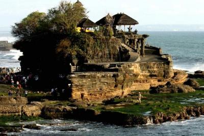 Tour al atardecer en el templo de Tanah Lot (medio día) Tour al atardecer en el templo de Tanah Lot (medio día)