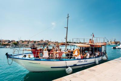 Slatine - Excursión de isla en isla (Trogir / Bahía escondida (Almuerzo) / Blue Lagoon / Šolta) Slatine - Excursión de isla en isla (Trogir / Bahía escondida (Almuerzo) / Blue Lagoon / Šolta)