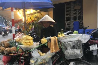 Comida en la calle Hanoisoul con guía