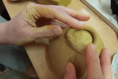 Jugar con arcilla, taller de ceramica Jugar con arcilla, taller de ceramica