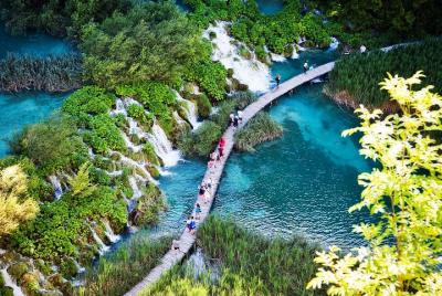 Tour guiado en grupos pequeños de los lagos de Plitvice desde Spl