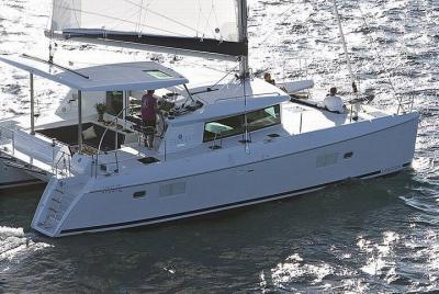 Alquiler de catamarán a vela