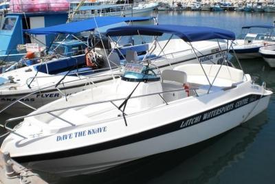 Lancha privada de lujo de 150 CV con auto-conducción en Latchi € 251 por barco