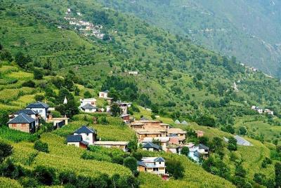 Trek a Dharamkot y Bahl Villages de McLeodganj con almuerzo Trek a Dharamkot y Bahl Villages de McLeodganj con almuerzo
