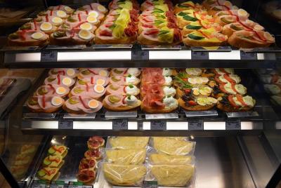 Recorrido gastronómico fuera del camino comido de Praga