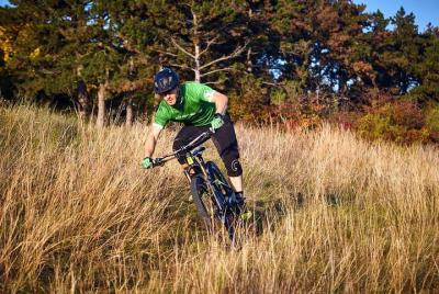 Vistas épicas en bicicleta de montaña