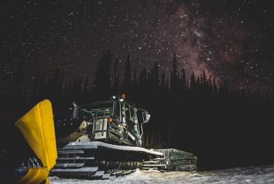 Diversión en grupo en un Snowcat
